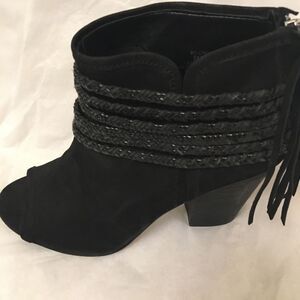 BCBG generation ankle boots open toe fringe back zip braided accents 8M